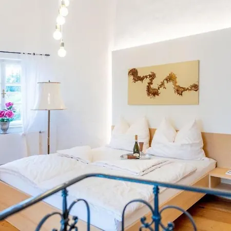 Apartamento Residenz Schloss Poeggstall